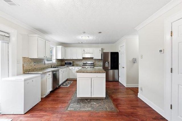 1078 Pine Acre Drive, Sugar Hill, GA 30518