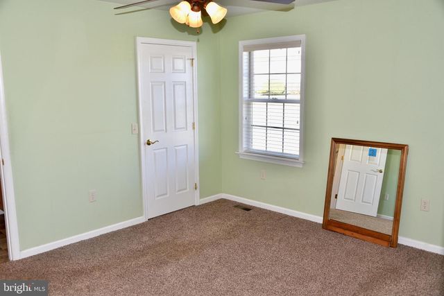 26 VILLAGE DR, Fredericksburg, PA 17026