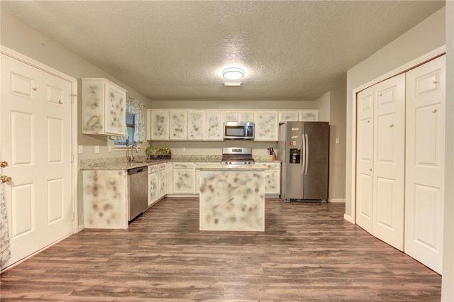 7302 Greenwood Point Drive, Cypress, TX 77433