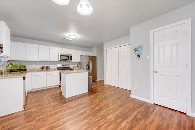 7302 Greenwood Point Drive, Cypress, TX 77433