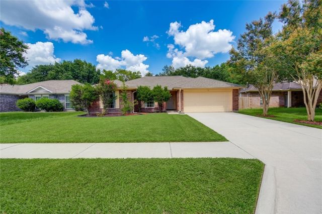 7302 Greenwood Point Drive, Cypress, TX 77433