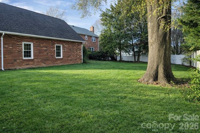 8225 Kensington Lane, Harrisburg, NC 28075