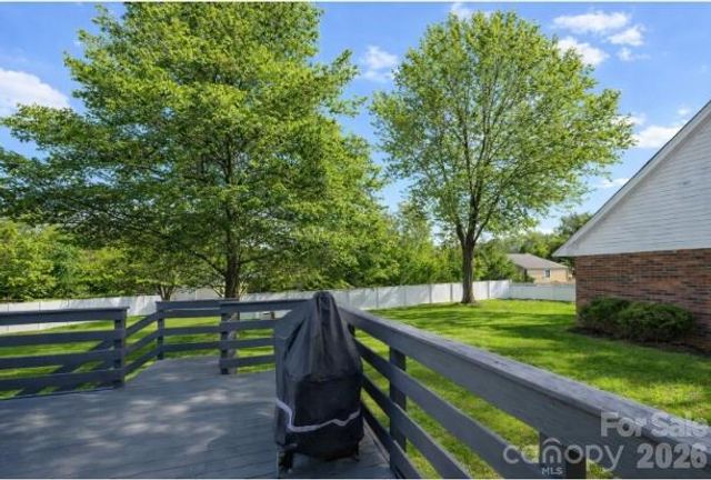 8225 Kensington Lane, Harrisburg, NC 28075