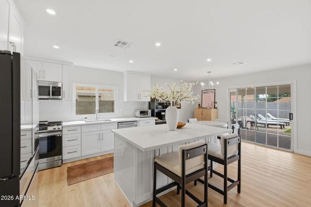 2743 E WINDROSE Drive, Phoenix, AZ 85032