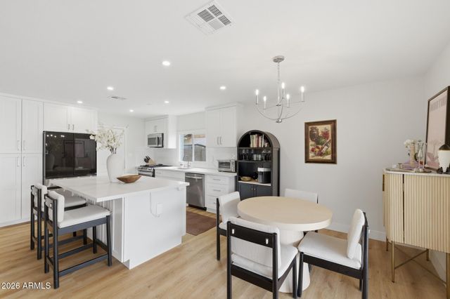 2743 E WINDROSE Drive, Phoenix, AZ 85032