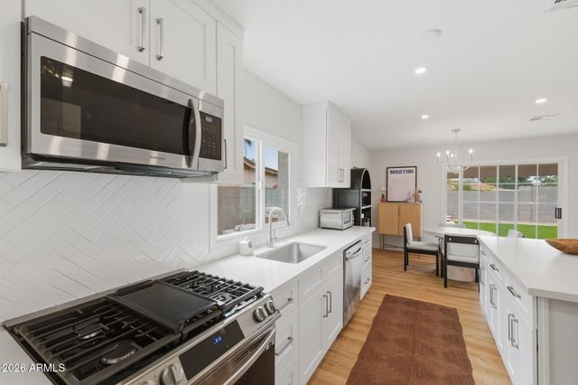 2743 E WINDROSE Drive, Phoenix, AZ 85032