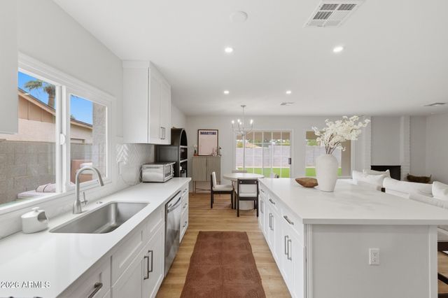 2743 E WINDROSE Drive, Phoenix, AZ 85032