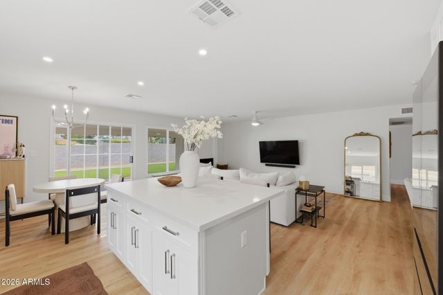 2743 E WINDROSE Drive, Phoenix, AZ 85032