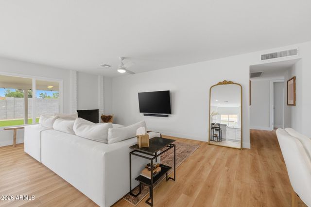 2743 E WINDROSE Drive, Phoenix, AZ 85032