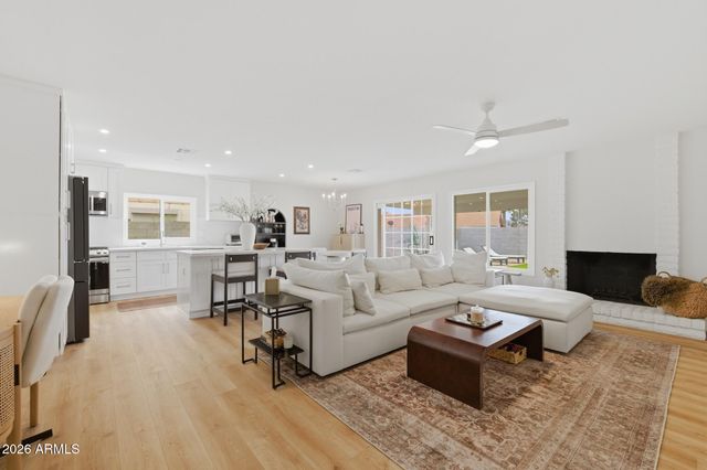 2743 E WINDROSE Drive, Phoenix, AZ 85032