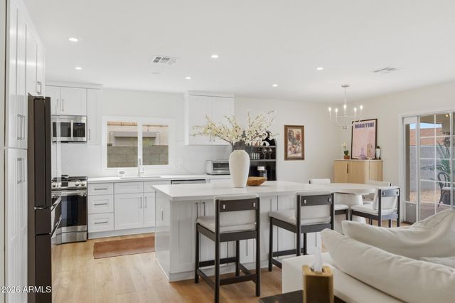 2743 E WINDROSE Drive, Phoenix, AZ 85032