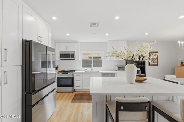 2743 E WINDROSE Drive, Phoenix, AZ 85032