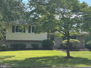 11039 DEL RIO DR, Fairfax, VA 22030