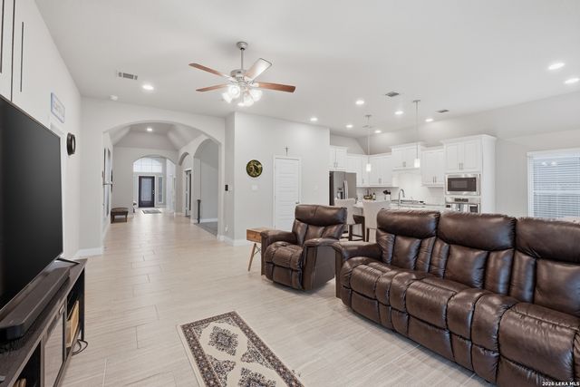 8843 Hideout Bend, San Antonio, TX 78254