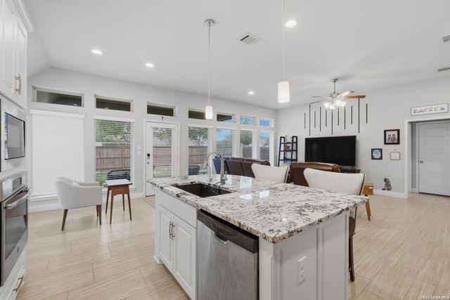 8843 Hideout Bend, San Antonio, TX 78254