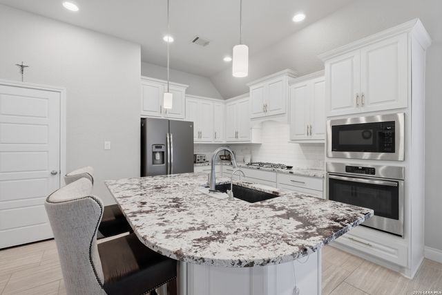 8843 Hideout Bend, San Antonio, TX 78254