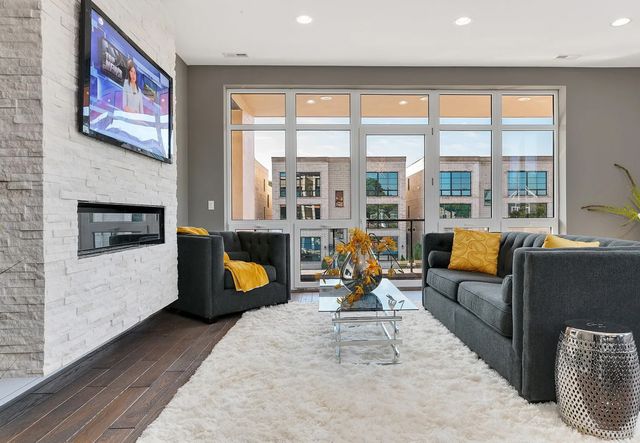 2444 W Irving Park Road 2E, Chicago, IL 60618