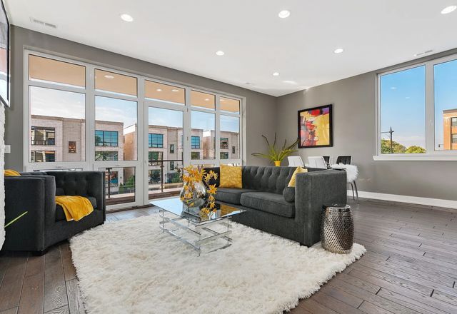 2444 W Irving Park Road 2E, Chicago, IL 60618