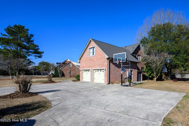 808 Llewellyn Drive, Trent Woods, NC 28562