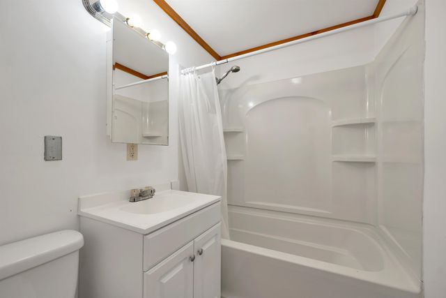 30 Beech St Apt 2D, Bristol, NH 03222