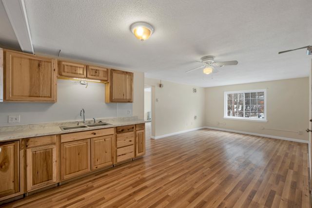 30 Beech St Apt 2D, Bristol, NH 03222