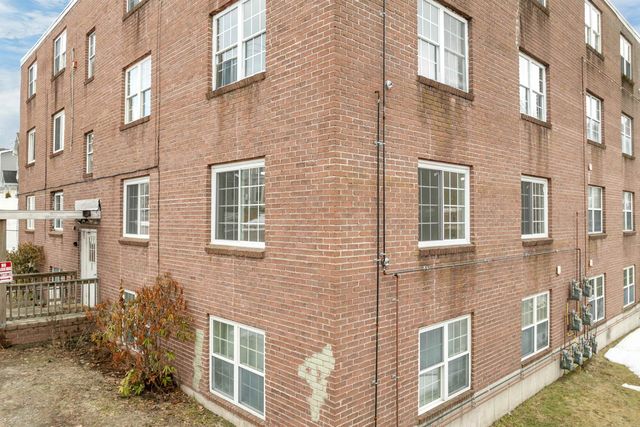 30 Beech St Apt 2D, Bristol, NH 03222
