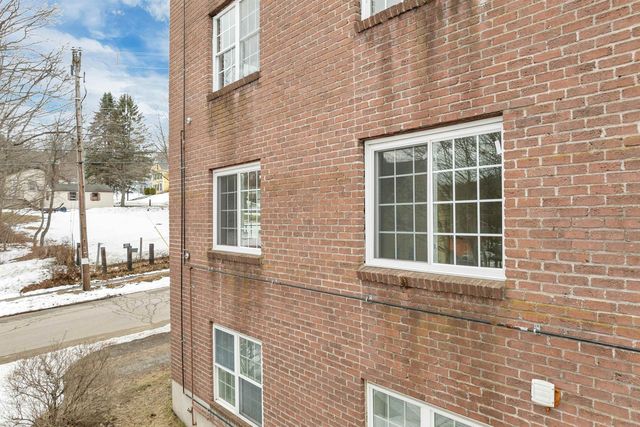 30 Beech St Apt 2D, Bristol, NH 03222