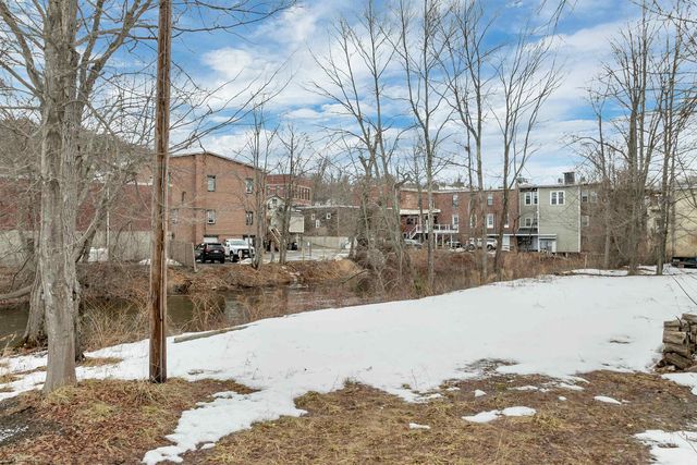 30 Beech St Apt 2D, Bristol, NH 03222