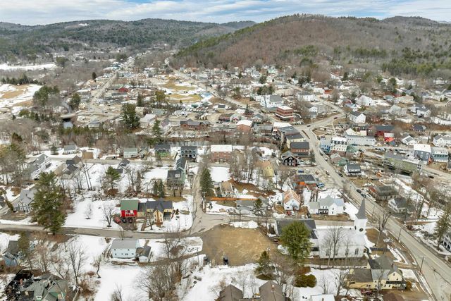 30 Beech St Apt 2D, Bristol, NH 03222