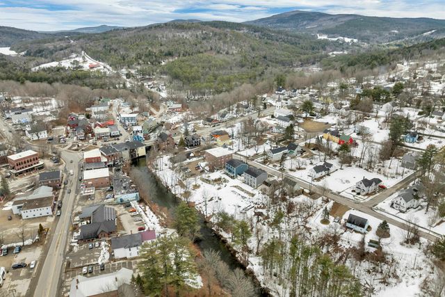 30 Beech St Apt 2D, Bristol, NH 03222