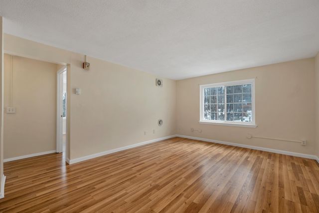 30 Beech St Apt 2D, Bristol, NH 03222