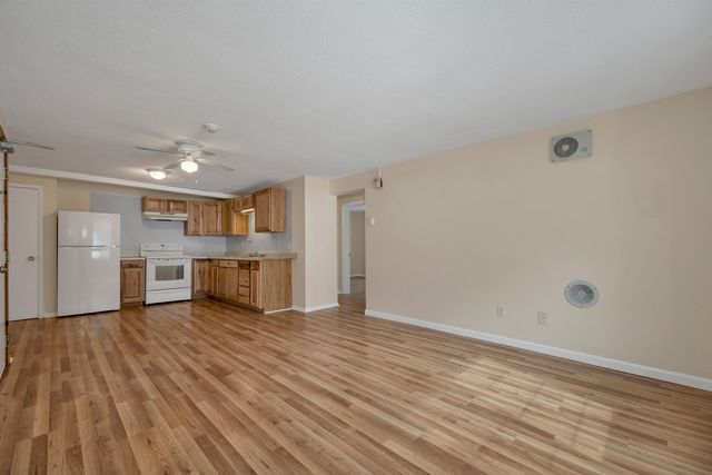 30 Beech St Apt 2D, Bristol, NH 03222