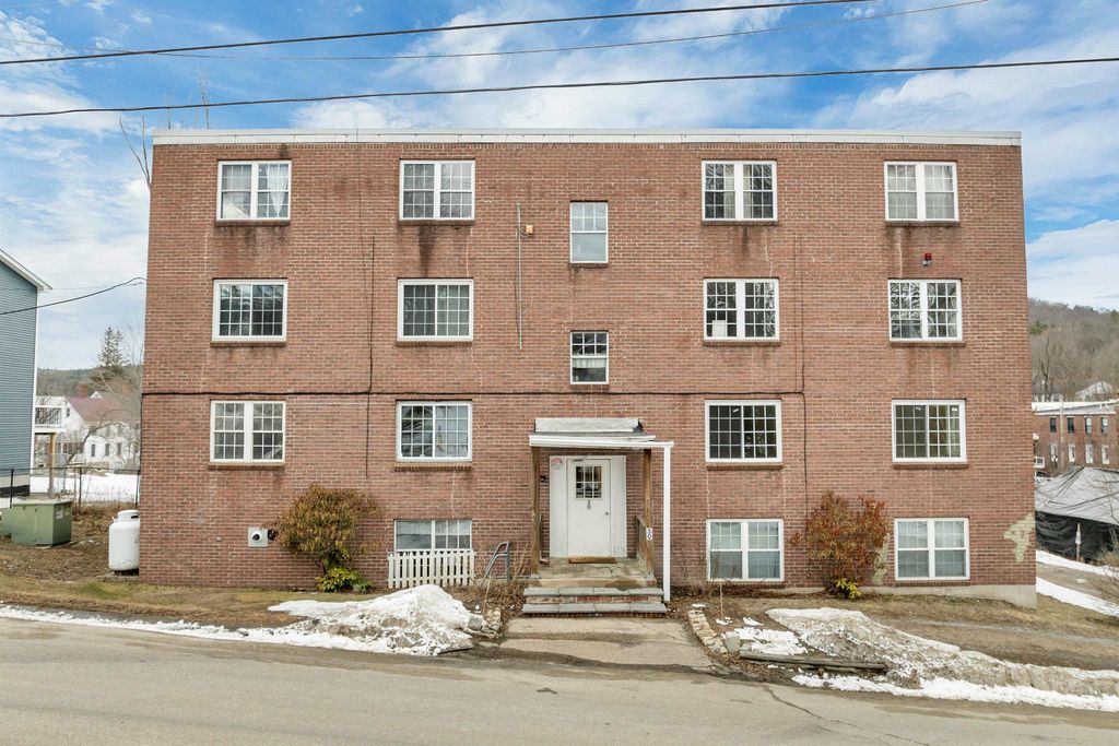 30 Beech St Apt 2D, Bristol, NH 03222