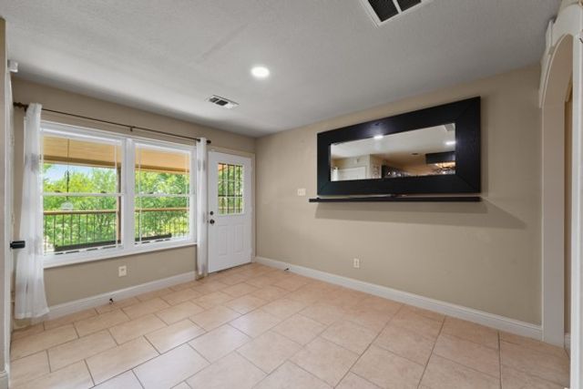 1806 Old Oak Drive, Arlington, TX 76012