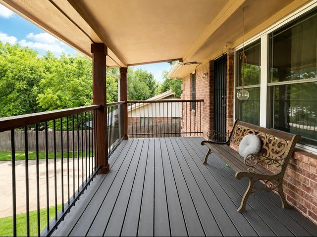1806 Old Oak Drive, Arlington, TX 76012