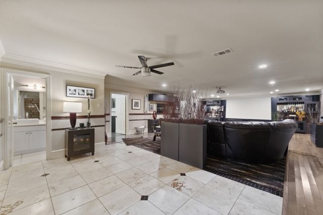 1806 Old Oak Drive, Arlington, TX 76012