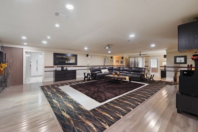 1806 Old Oak Drive, Arlington, TX 76012