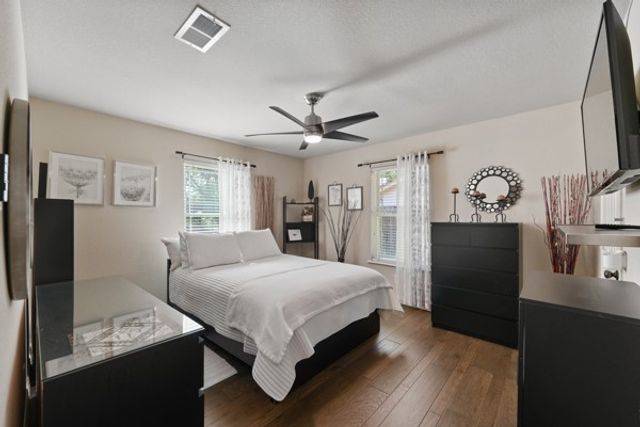 1806 Old Oak Drive, Arlington, TX 76012