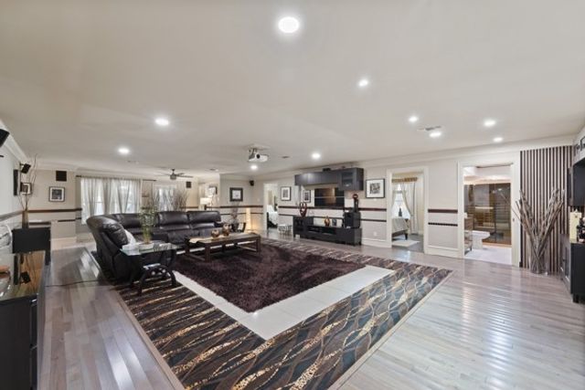 1806 Old Oak Drive, Arlington, TX 76012