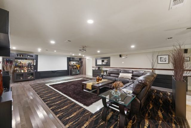 1806 Old Oak Drive, Arlington, TX 76012