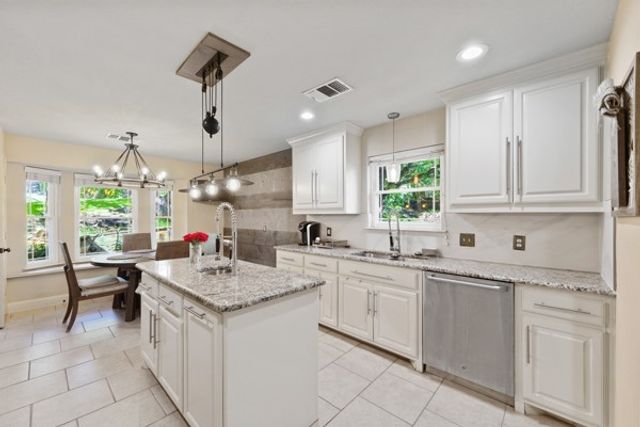 1806 Old Oak Drive, Arlington, TX 76012