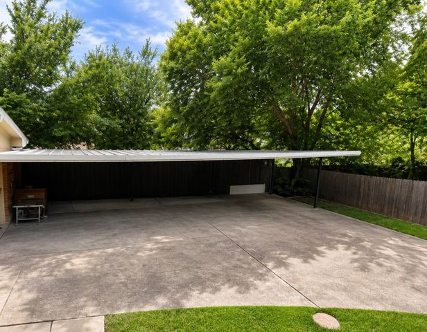 1806 Old Oak Drive, Arlington, TX 76012