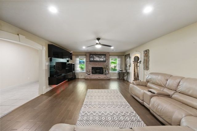1806 Old Oak Drive, Arlington, TX 76012