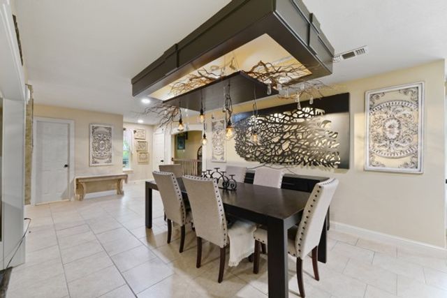 1806 Old Oak Drive, Arlington, TX 76012