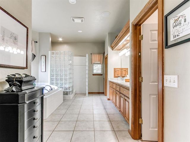 321 Hickory Forest Drive, Choctaw, OK 73020