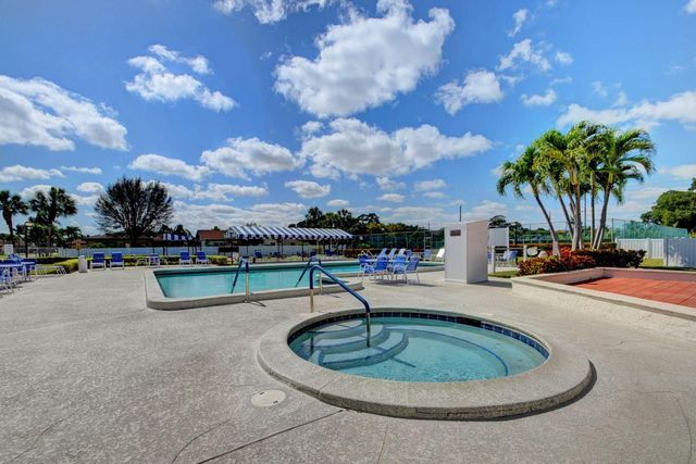 6100 Olivewood Circle, Greenacres, FL 33463