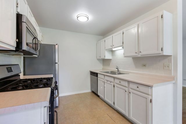 215 Brett Circle A, Wauconda, IL 60084