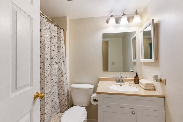 215 Brett Circle A, Wauconda, IL 60084