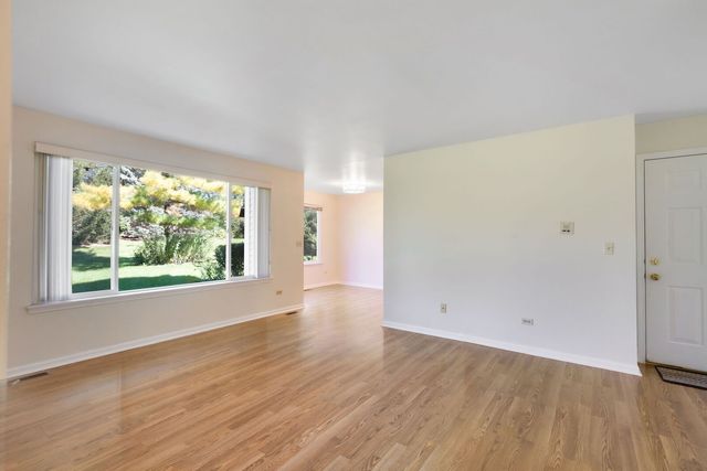 215 Brett Circle A, Wauconda, IL 60084