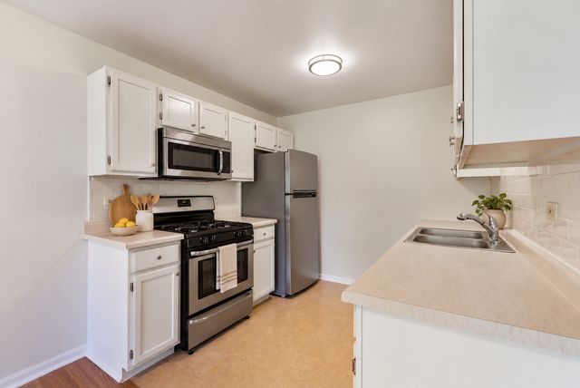 215 Brett Circle A, Wauconda, IL 60084